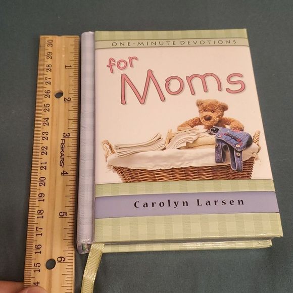 One-Minute‎ Devotions for Mom by Carolyn Larsen Book - Picture 10 of 11